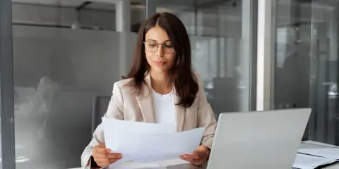 Rezygnacja ze stażu: Urząd Pracy vs. umowa. Co musisz wiedzieć?