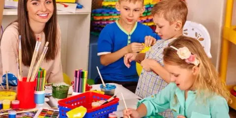 Jakie wykształcenie jest potrzebne do pracy na świetlicy szkolnej?