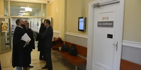 Wyłączenie jawności rozprawy: Co to znaczy i kiedy sąd zamyka drzwi?