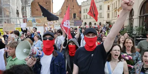 Ucieczka przed policją we śnie: Czy Twoja psychika krzyczy STOP?
