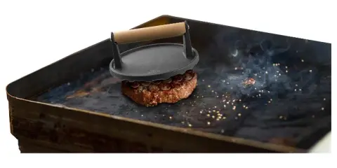 Patelnia żeliwna: jak usmażyć idealnego burgera w domu?