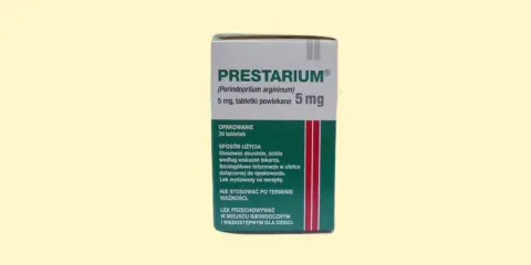 Opakowanie leku Prestarium 5 mg, zawierające 30 tabletek powlekanych. Stosować doustnie zgodnie z zaleceniami lekarza.