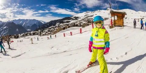 Narty z dziećmi w Austrii? Kompletny przewodnik dla rodziców!