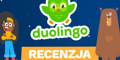 Recenzja aplikacji do nauki języka Duolingo z sową, dziewczynką i niedźwiedziem.