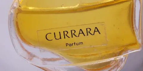 Perfumy Currara: Gdzie kupić oryginał z lat 90. i jak rozpoznać fake?
