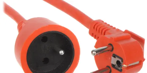 Pomarańczowy przewód na przedłużacz z wtyczką i gniazdem typu E.
