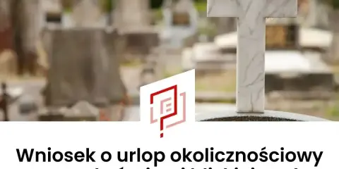 Biały krzyż na cmentarzu. Wniosek o urlop okolicznościowy z powodu śmierci bliskiej osoby.