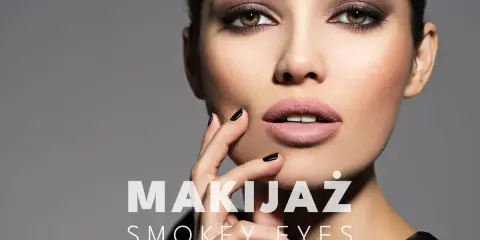 Kobieta z perfekcyjnym makijażem smokey eyes, podkreślonymi brązami i czernią. Usta w cielistym kolorze, dłonie z czarnym lakierem.