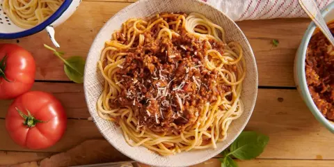 Sos do spaghetti z mięsem mielonym: przepis i sekrety mistrzów