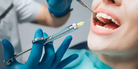 Czy znieczulenie u dentysty boli? Prawda, która zmieni Twój strach