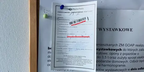 Zawiadomienie o wszczęciu egzekucji i wezwanie do zapłaty, z zaznaczonym terminem odbioru przesyłki pocztowej.
