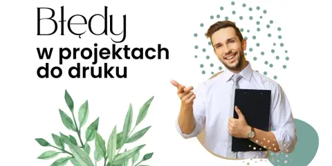 Uśmiechnięty mężczyzna z teczką wskazuje na tekst "Błędy w projektach do druku".