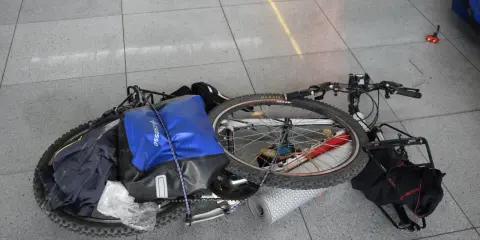 Przewóz roweru: auto, pociąg, bus, samolot. Która metoda najlepsza?
