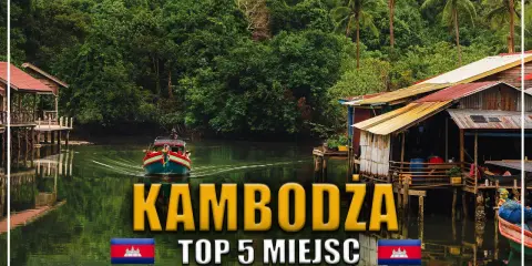 Kambodża co zobaczyć: łódź płynie wzdłuż rzeki, mijając domy na palach i bujną zieleń. Idealne miejsce na podróż!