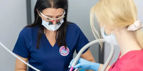 Jak dentysta diagnozuje ból zęba? Rozwiej obawy przed wizytą.