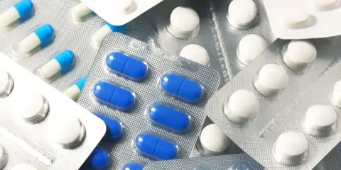 Opakowania tabletek i kapsułek. Czy lek nasen jest bezpieczny? Zawsze konsultuj się z lekarzem przed zażyciem.