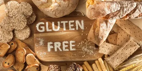 Czy makaron zawiera gluten? Poznaj bezpieczne alternatywy i porady.