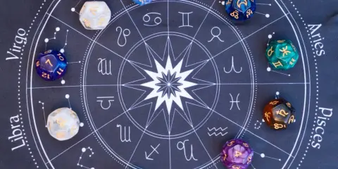 Kości do gry z symbolami zodiaku i numerologiczna 2 z 11.