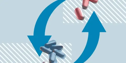 Flechas azules indican un ciclo, mostrando pastillas rojas y azules. Consulta sobre cada cuanto alternar paracetamol e ibuprofeno.