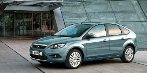 Niebieski Ford Focus MK2 1.6 benzyna. Wymiana rozrządu co 120 tys. km lub 8 lat.