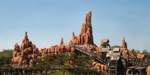 Big Thunder Mountain Railroad w Disneyland Paris. Sprawdź aktualny Disneyland Paris cennik, by zaplanować wizytę!