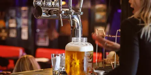 Amcia Grill & Pub zdjęcia: Poczuj klimat i smak przed wizytą!