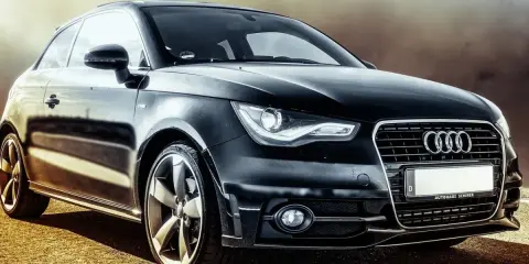 Elegante Audi A1 negro, ideal para quienes buscan coches mas fiables de segunda mano.