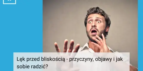 Przerażony mężczyzna z otwartymi dłońmi, symbolizujący lęk przed bliskością.