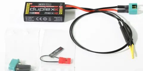 Jeti Duplex REX12 Empfänger mit Kabeln und Zubehör.