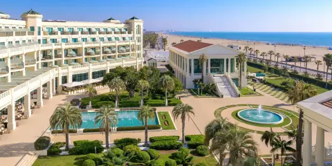 Hotel Balneario Las Arenas: Lujo 5 estrellas, Spa y Playa en Valencia