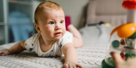 3-miesięczne dziecko: Jak bawić się mądrze? Rozwój i bezpieczeństwo