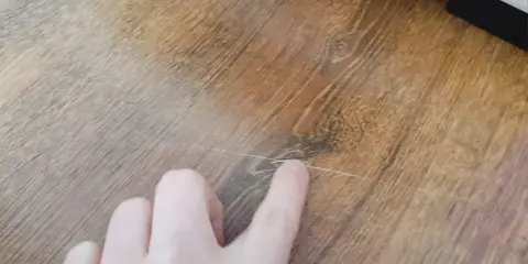 Naprawa paneli: Rysy, wgniecenia, woda? Zrób to sam!