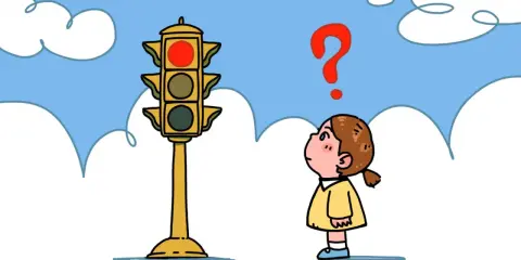 Niña mira semáforo en rojo, con signo de interrogación. Enseña respeto niños y seguridad vial.