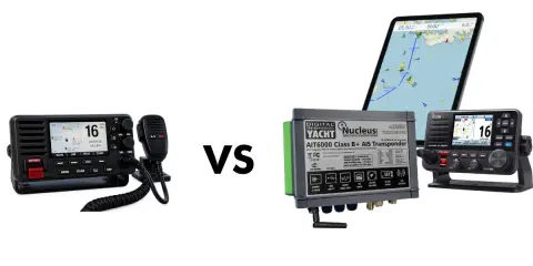Comparaison d'un combiné VHF avec micro et d'un transpondeur bateau AIS, avec une tablette affichant une carte marine.