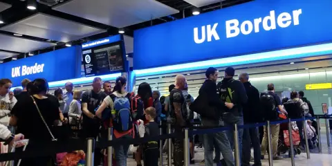 Anglia po Brexicie: Przepisy celne na lotnisku. Co wolno, czego nie?