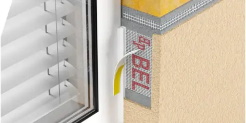 Detail montażu listwy przyokiennej wewnętrznej. Siatka zbrojąca z logo "BEL" i taśma ochronna.