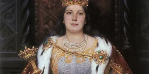Portret królowej Jadwigi w koronie i klejnotach. Jej śmierć, choć nie pokazana, jest tematem dyskusji, jak zginęła królowa Jadwiga.