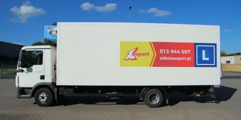 Ile kosztuje prawo jazdy na ciężarówkę? Całkowity koszt i kod 95.