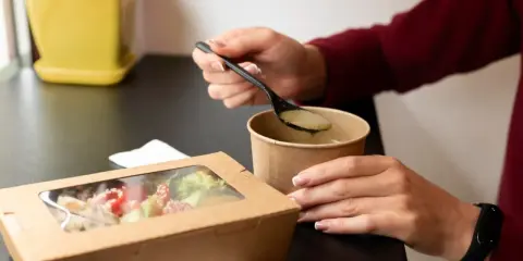Co to jest catering? Rodzaje, korzyści, jak wybrać firmę