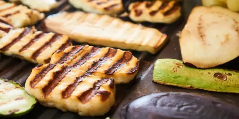 Gdzie kupić ser halloumi? Od dyskontu po delikatesy pełny przewodnik