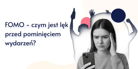 Młoda kobieta zmartwiona przegląda telefon, podczas gdy w tle widać sylwetki bawiących się ludzi. FOMO - czym jest lęk przed pominięciem wydarzeń?
