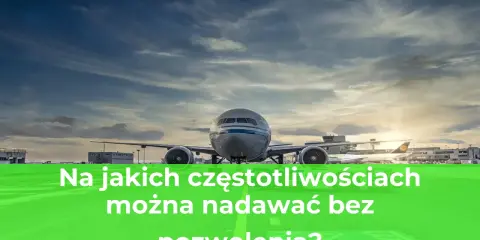 Samolot na lotnisku. Pytanie o to, na jakich częstotliwościach można nadawać bez pozwolenia.