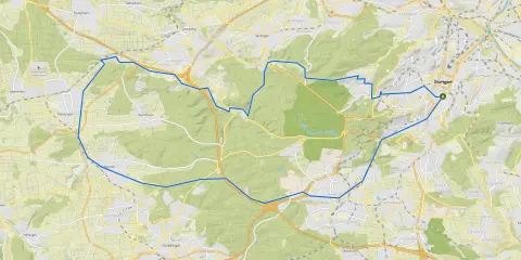 Karte mit markierter Route für eine Radtour rund um Stuttgart, vorbei an Orten wie Renningen, Leonberg und dem Flughafen.