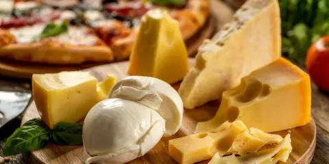 Jaki ser do pizzy? Wybierz idealny! Przewodnik eksperta