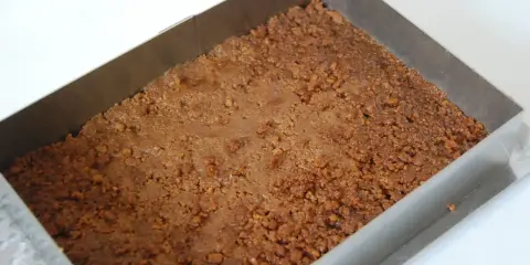Base croustillante pour une recette speculoos, prête à être transformée en délice.