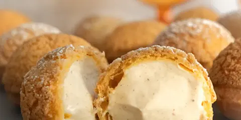 Choux à la crème, la recette de maman. Une pâte légère et une crème onctueuse, un délice pour les papilles.