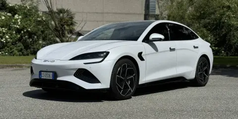 BYD Seal, un'auto elettrica dal design moderno, pronta a dimostrare la sua eccezionale autonomia.
