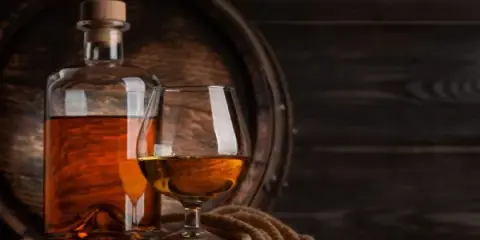 Whisky: Co to jest? Przewodnik dla początkujących po świecie smaków