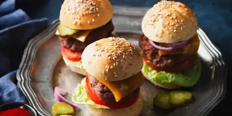 Gdzie kupić mini burgery? Najlepsze opcje i ukryte skarby