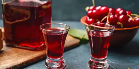 Nalewka z czereśni: prosty przepis na idealny smak lata w butelce